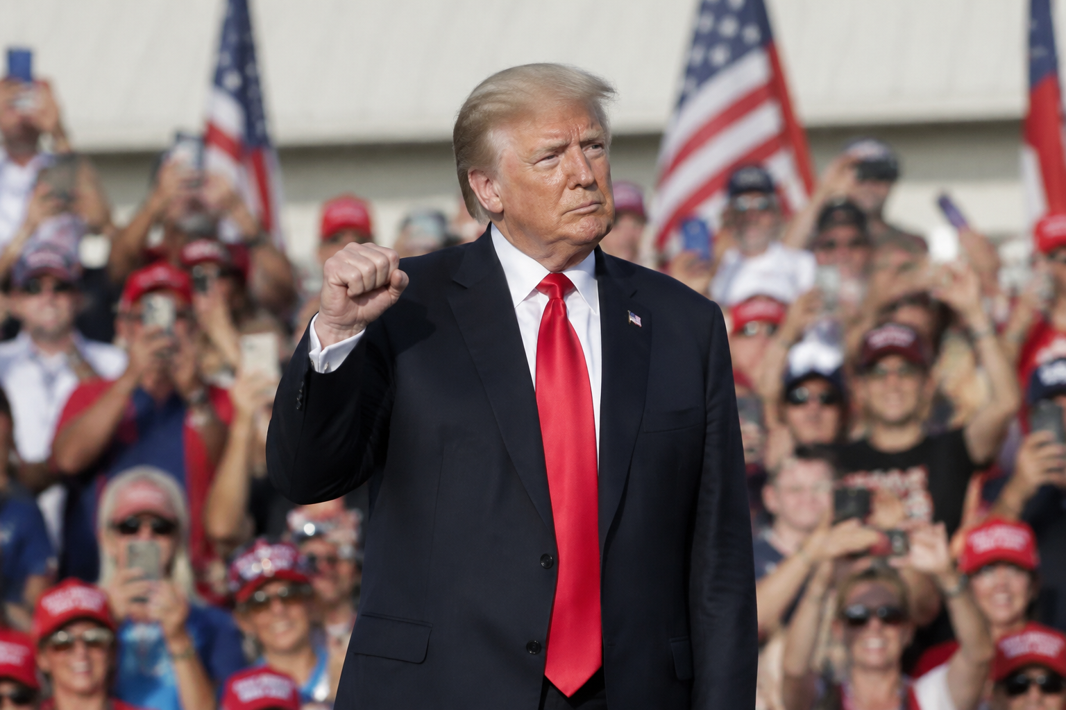 Trump Rallies for Republicans Facing a Difficult Midterm Season