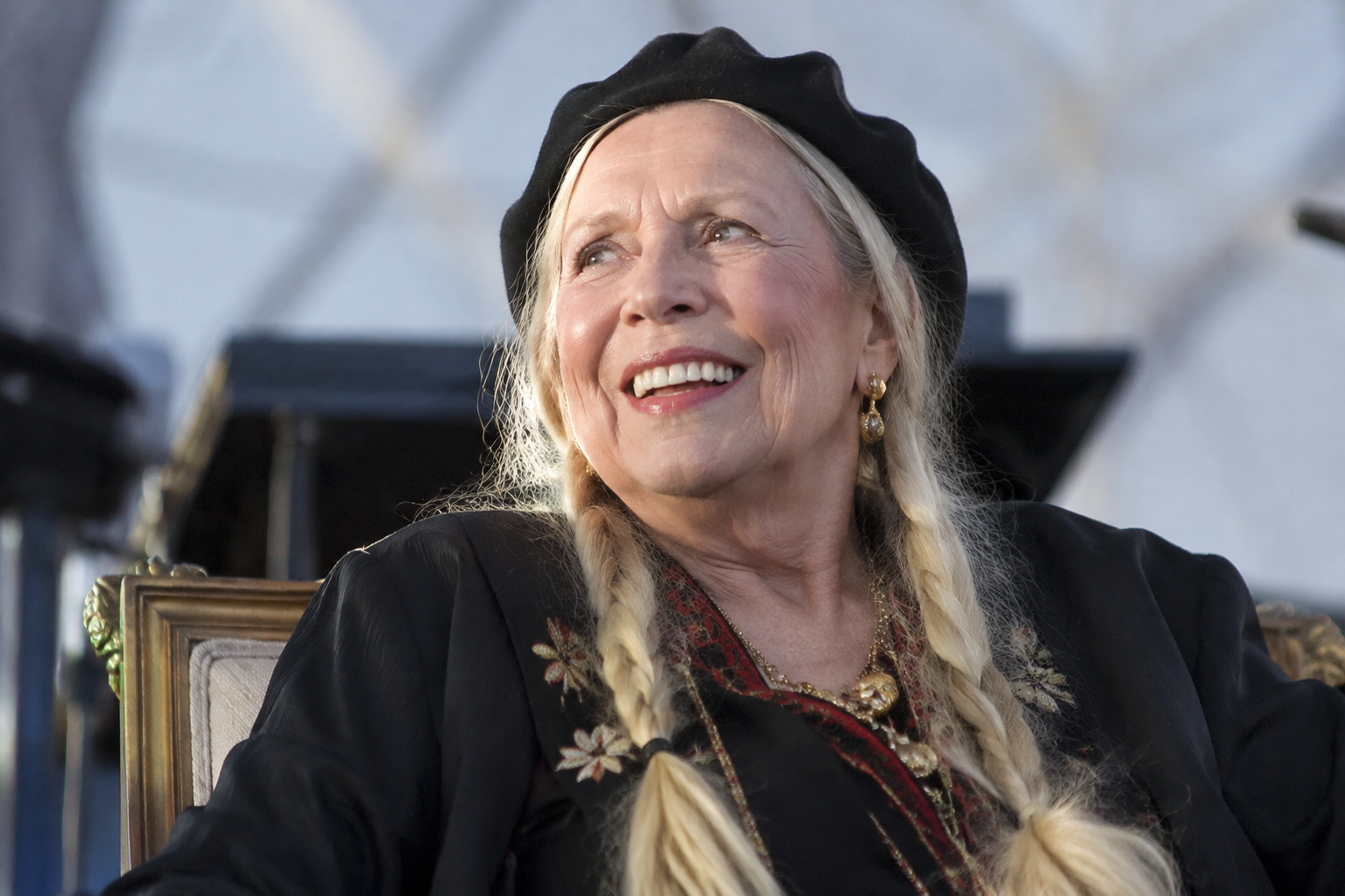 Joni Mitchell becomes US citizen decades after moving from Canada