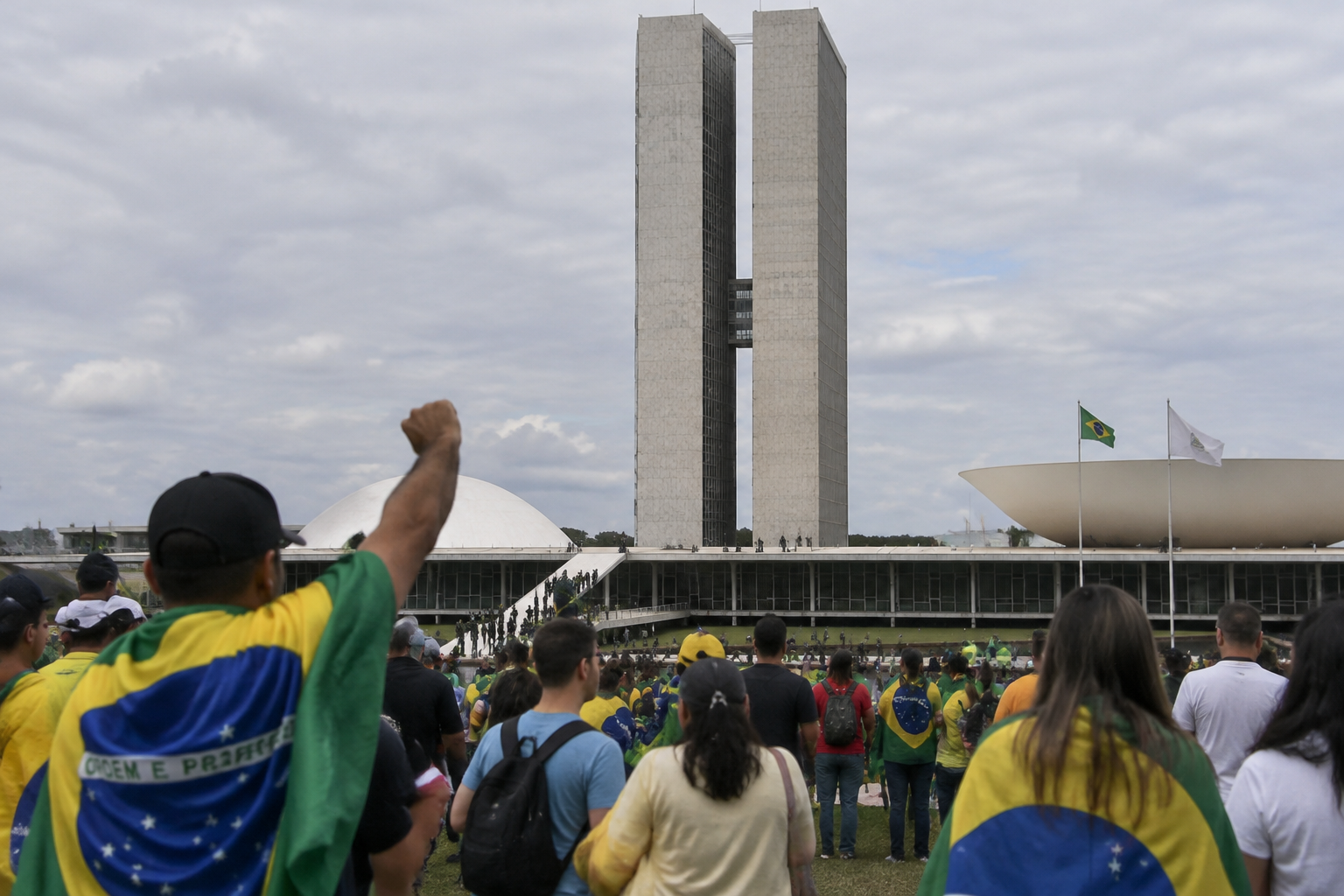 Brazil Congress approves 40-hour workweek ahead of presidential runoff