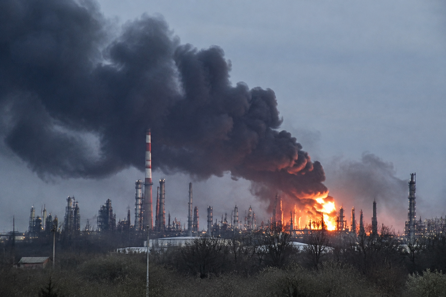 Ukrainian drones strike Russian oil refinery after brief truce ends