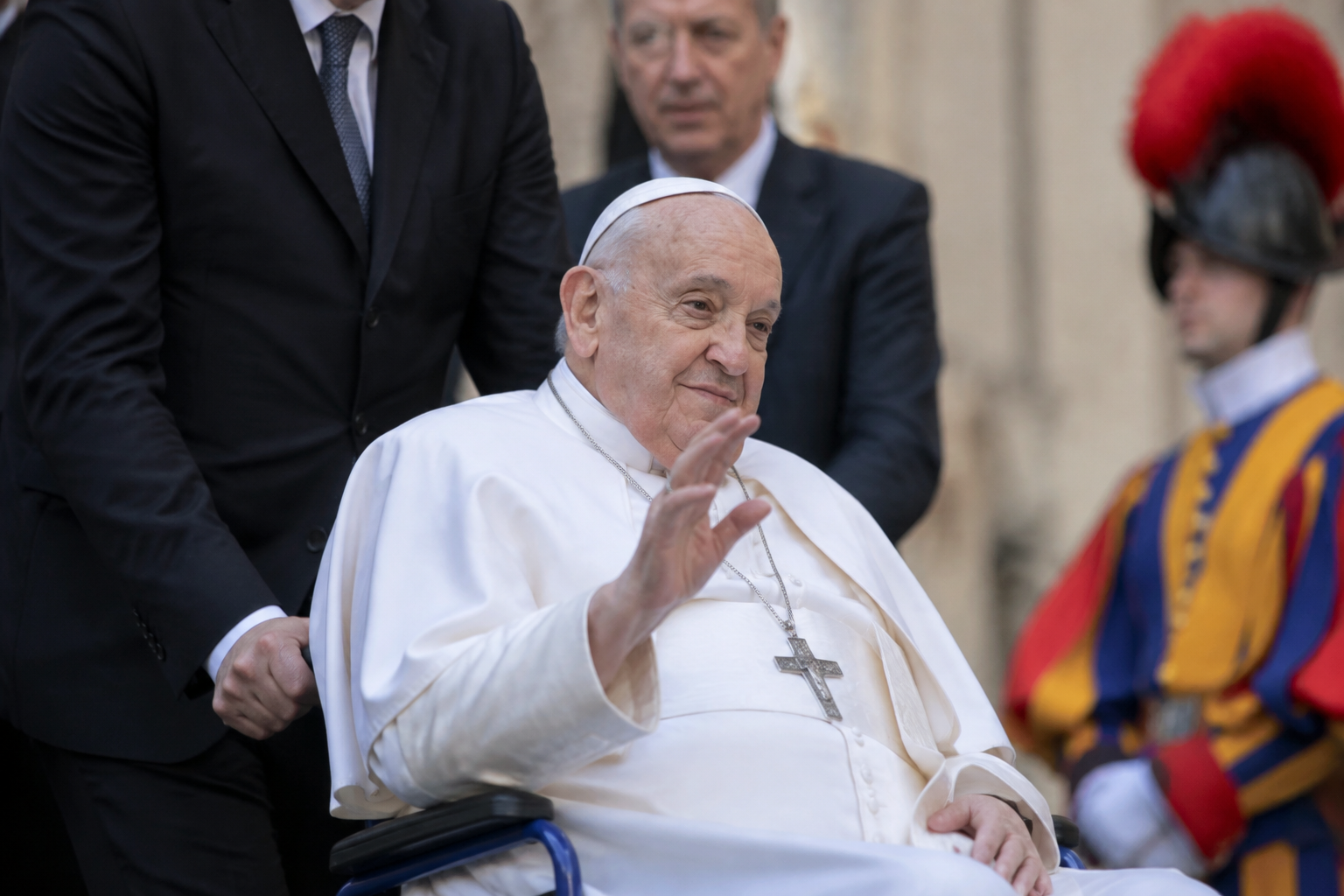 Pope set for discharge days after lung cancer surgery