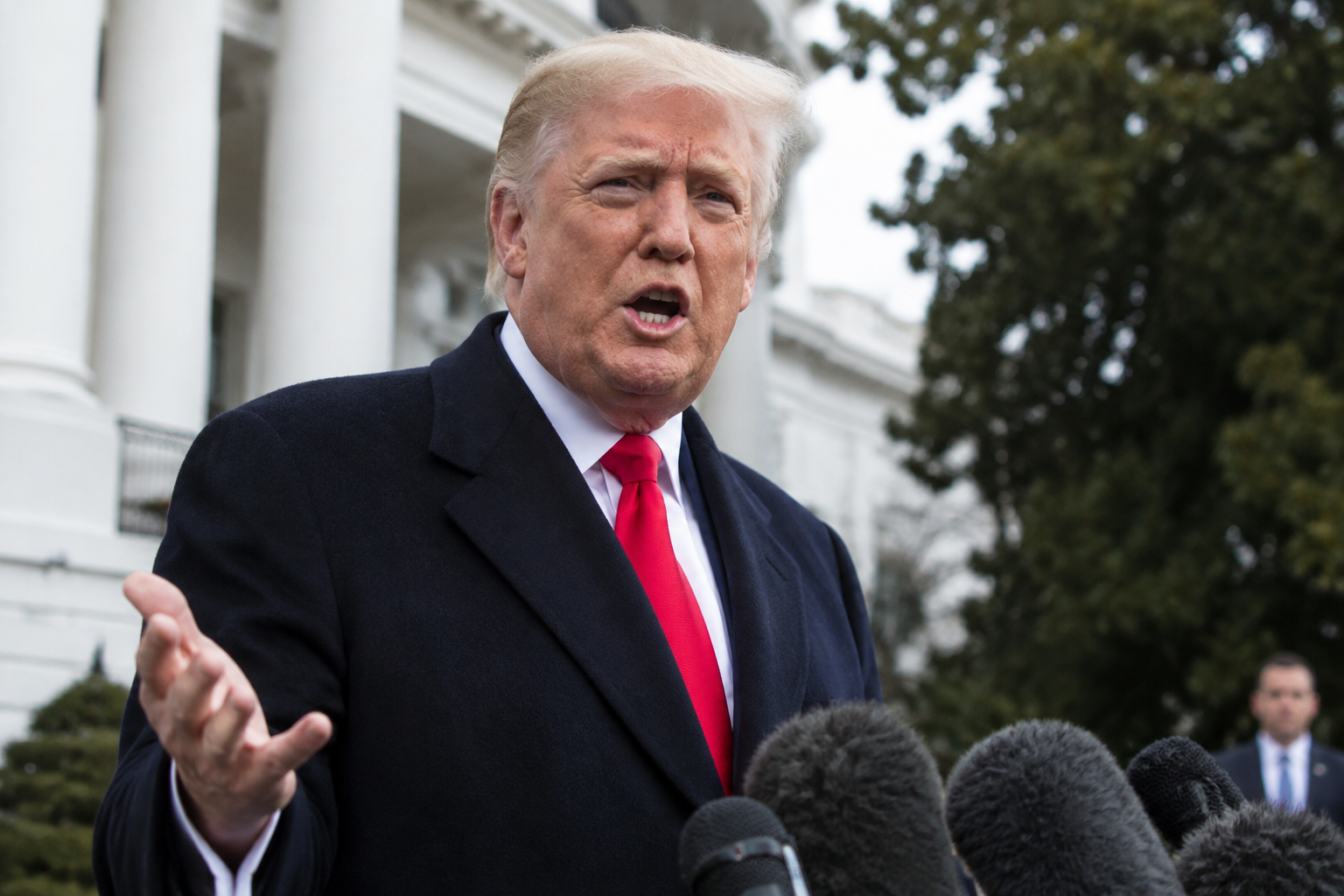 Trump Defends Russia Sanctions Relief Plans, Hints at Hostage Deal