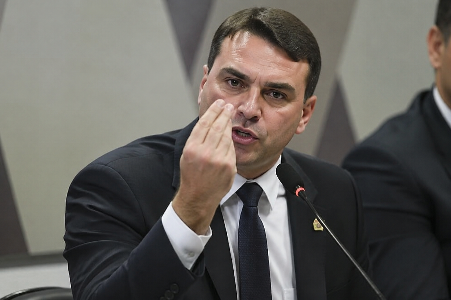 Flávio Bolsonaro’s ‘corrupto’ debate gesture draws parodies before Brazil runoff