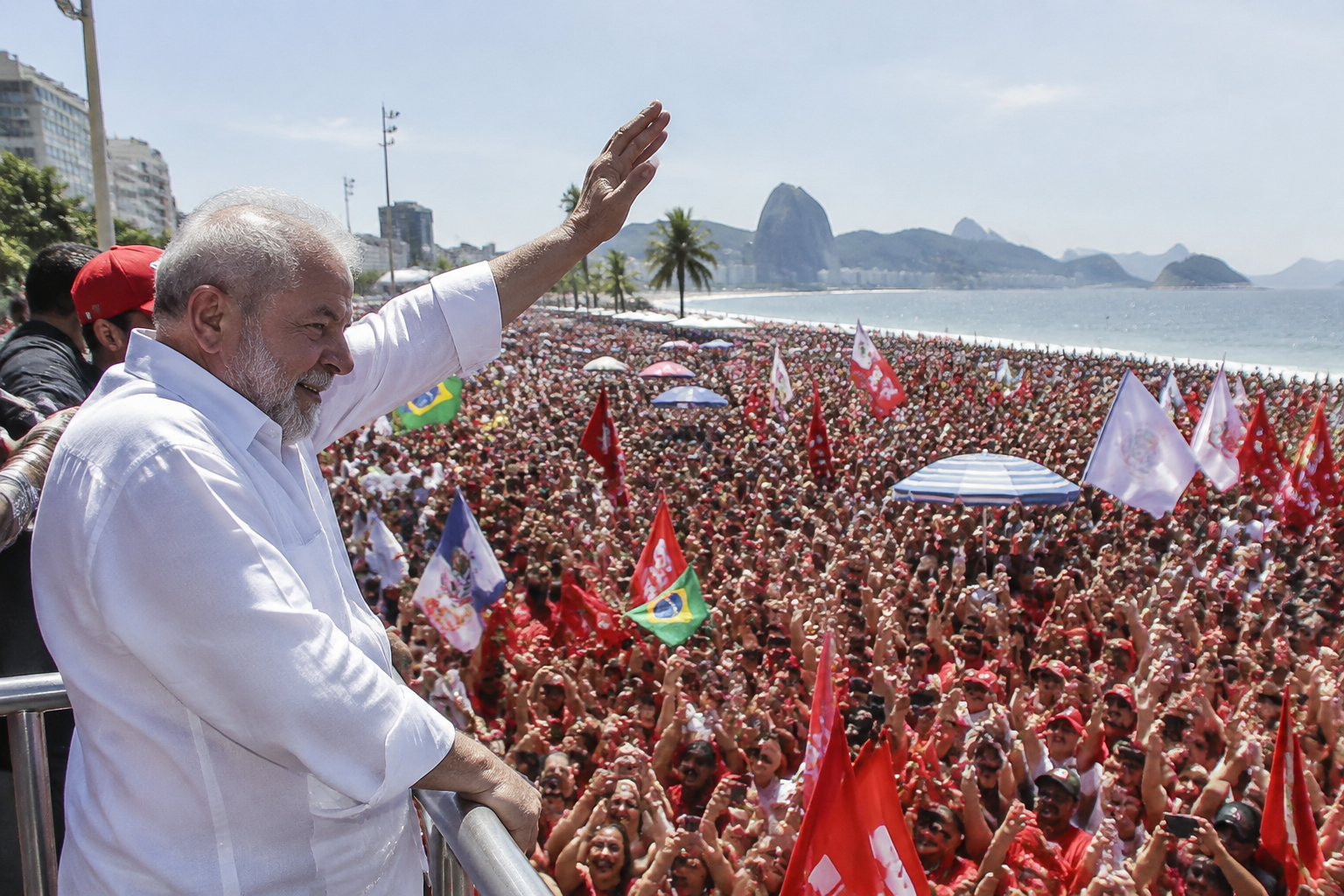 Tens of thousands rally for Lula in Rio ahead of Brazil election runoff