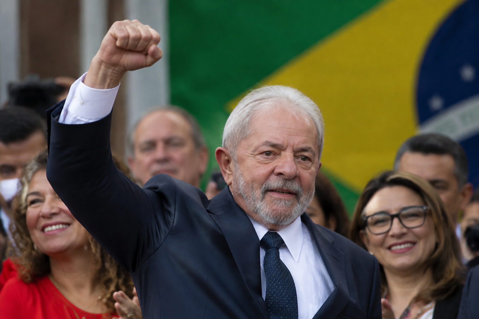 Lula defeats Flávio Bolsonaro to win fourth term as Brazil’s president