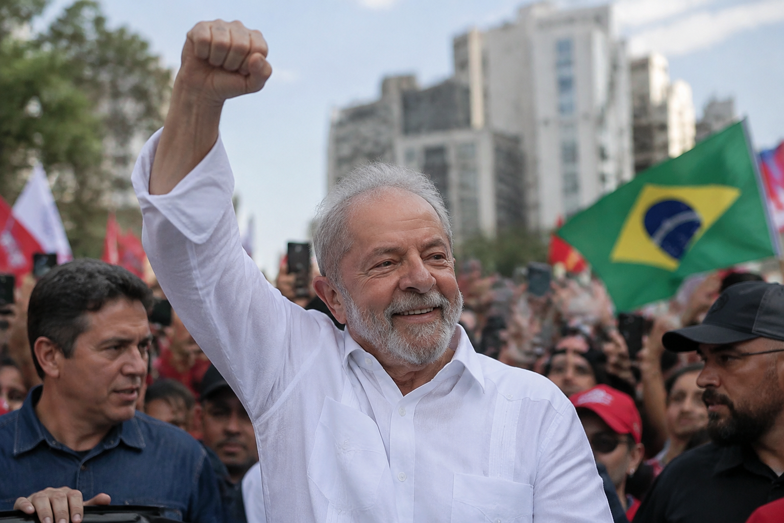 Lula wins fourth presidential term in Brazil, defeating Flávio Bolsonaro