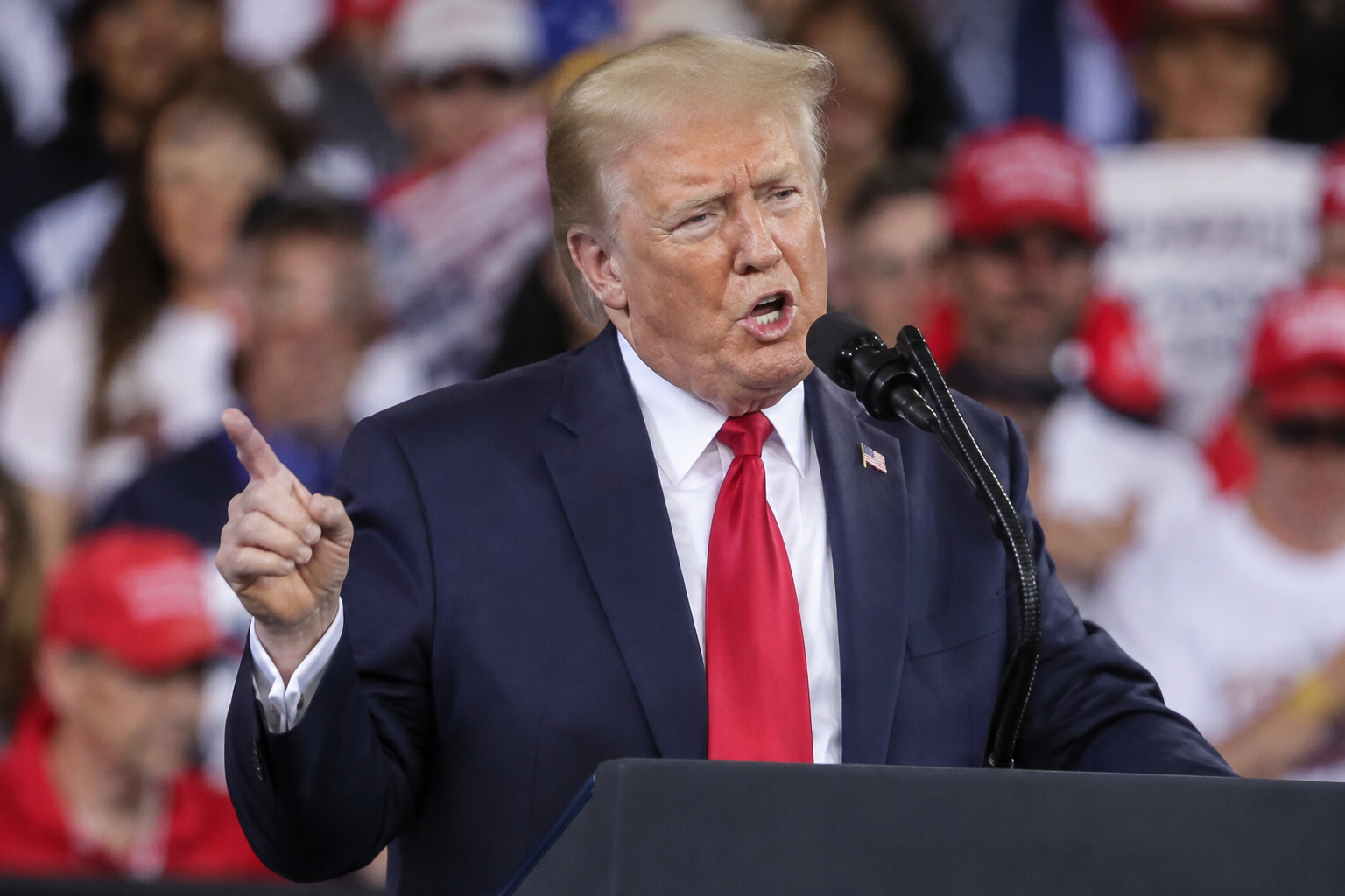 Trump Responds to Obama’s ‘Cheesecake Factory’ Jab at Mississippi Campaign Stop