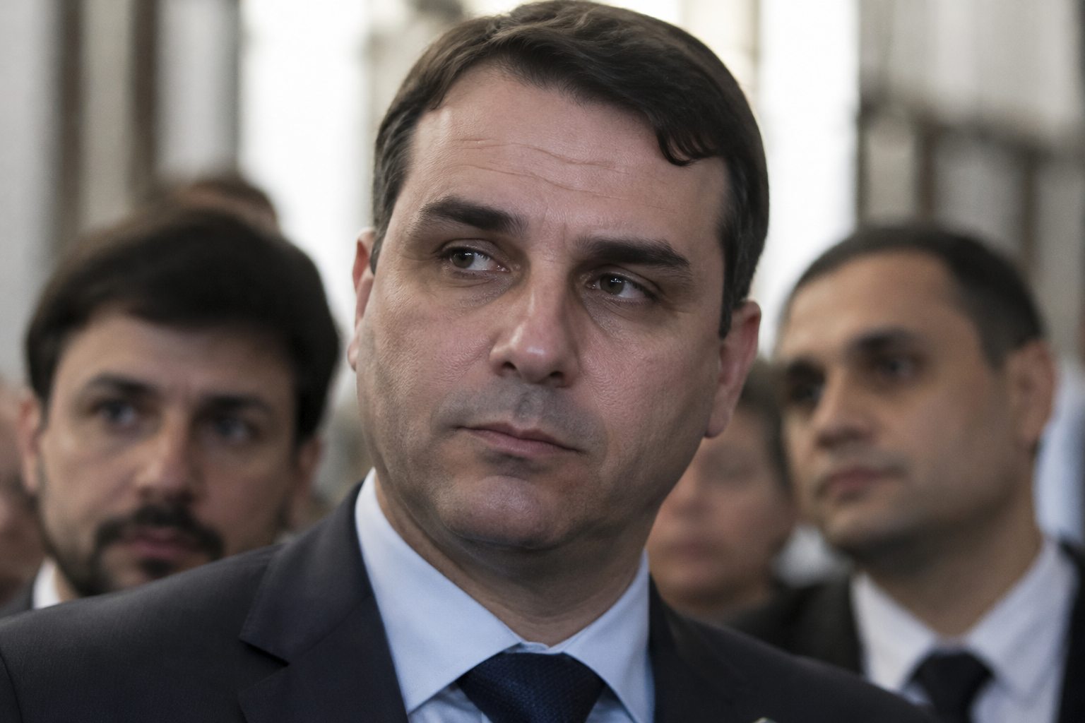 U.S. agrees to issue visas to Flávio Bolsonaro and family amid probe