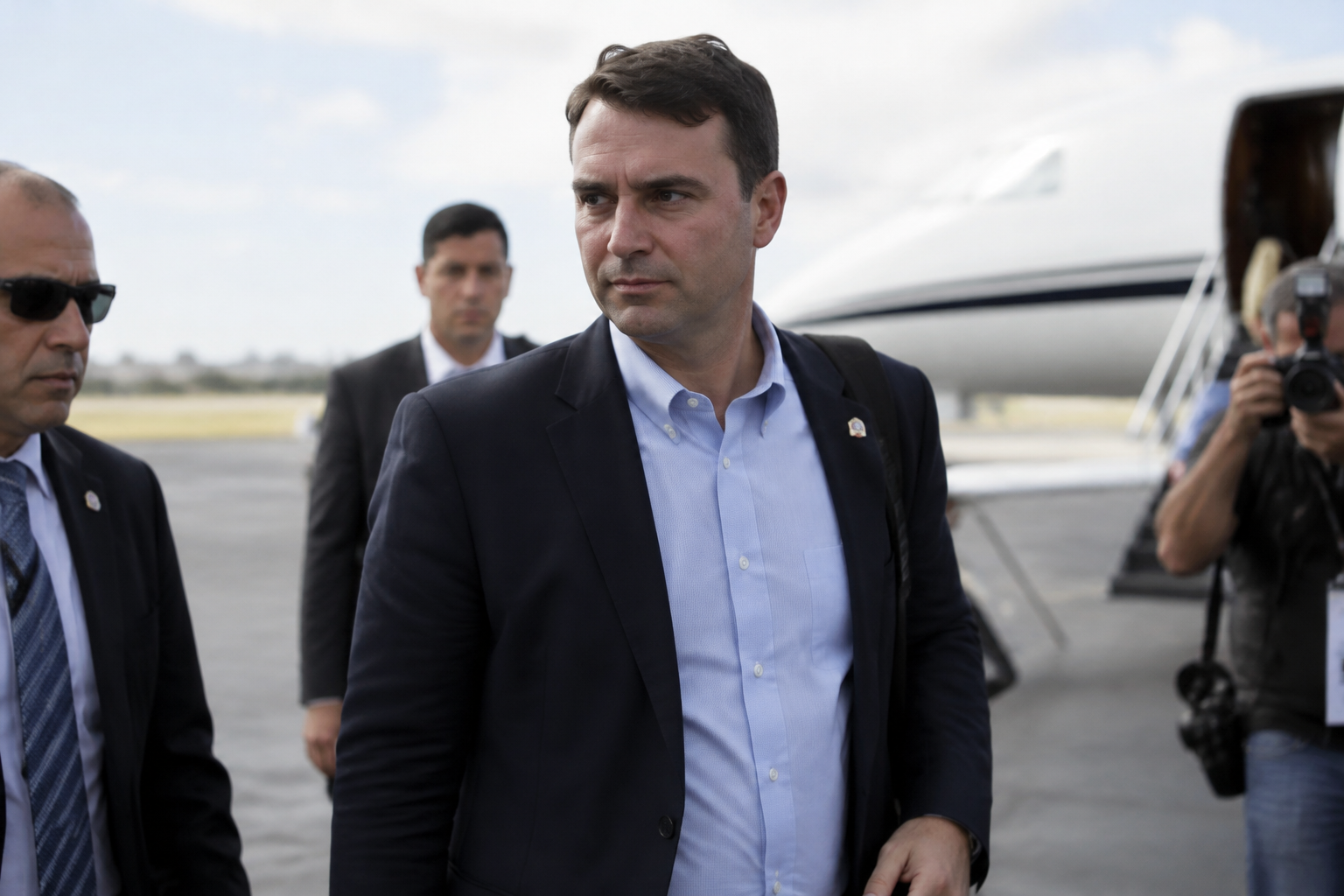 Flávio Bolsonaro arrives in Miami after Brazil presidential election defeat