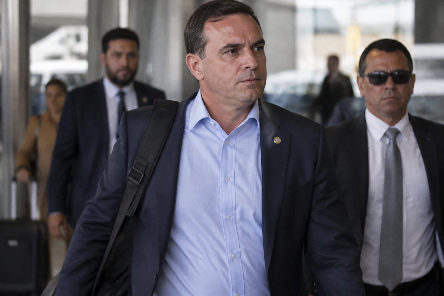 Flavio Bolsonaro Arrives in Miami After Brazil Orders Passport Surrender