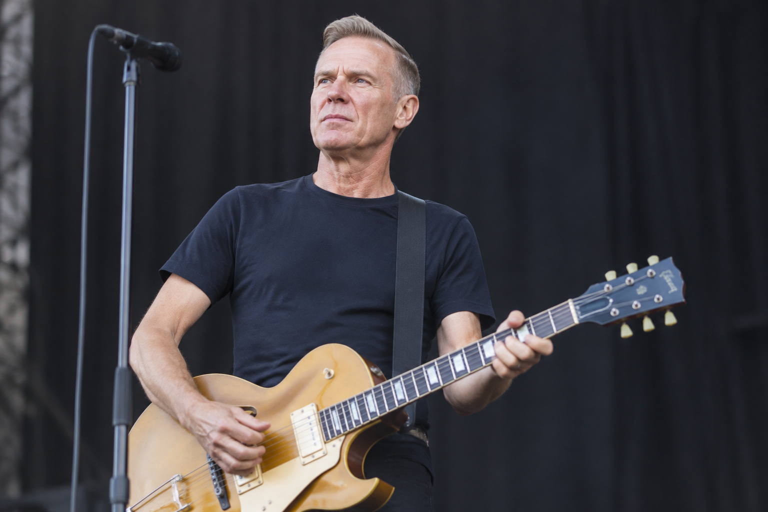 Bryan Adams takes aim at Trump in new song Lake Ontario
